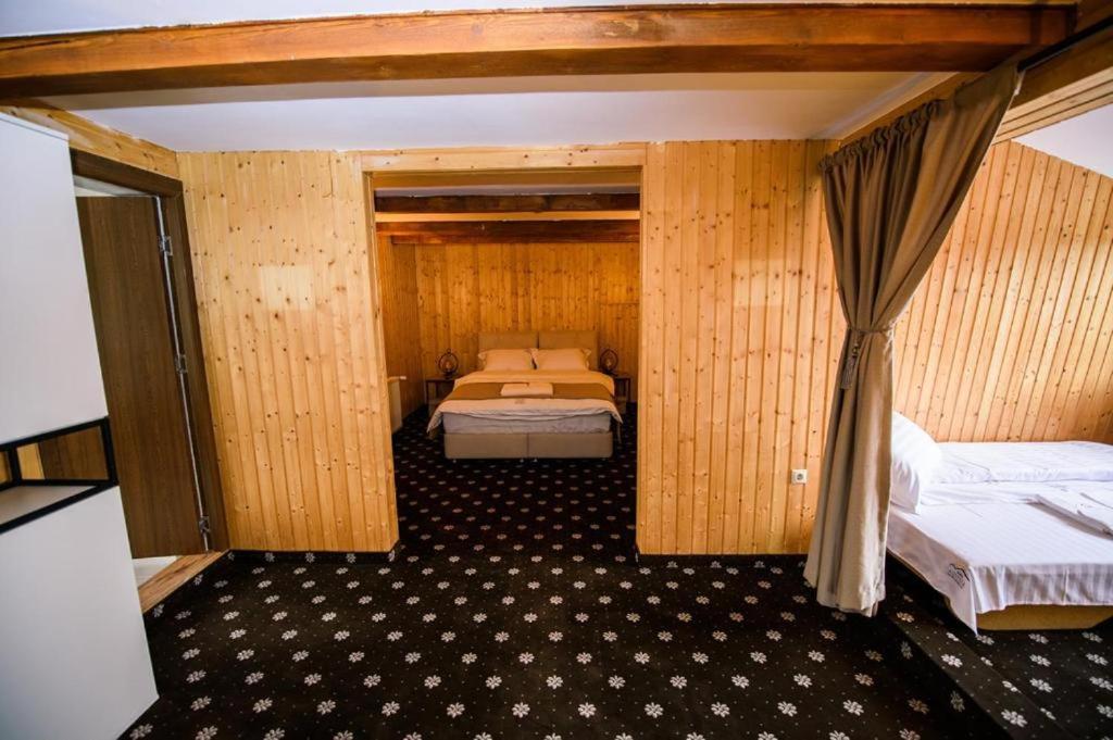 Family Room,1169265160:JPEG